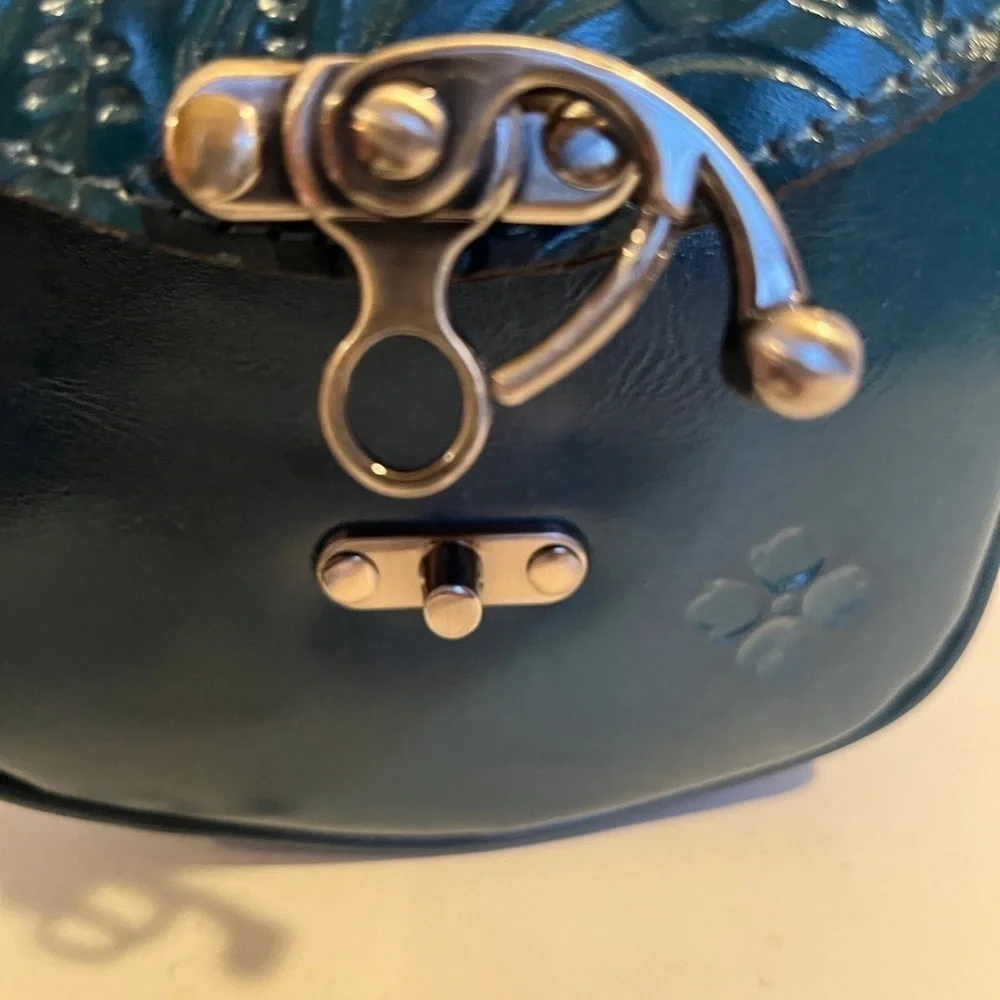 NWT Patricia Nash Leather Rocca Saddle Blue Coral Crossbody Bag - Picture 3 of 13